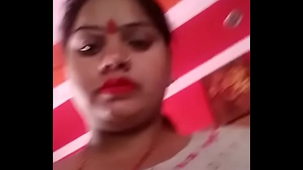 Hot Bhabhi show pussy