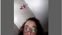 de anteojos mostrando tetas y tocandose la vagina en omegle