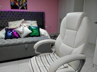 natalieclark Free Adult Webcams, Live Sex, Free Sex Chat You want to be an angel or a devil, and you will please tell me, make me happy 1555 [1224 tokens remaining]