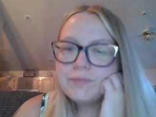 Lilhunnybunnie Free Adult Cams, Live Sex, Free Porn Chat