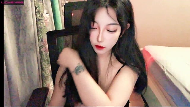 Kaylee— nude stripping on webcam for live sex video chat