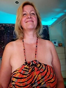 Sexy-Leni nude stripping on webcam for live sex video chat