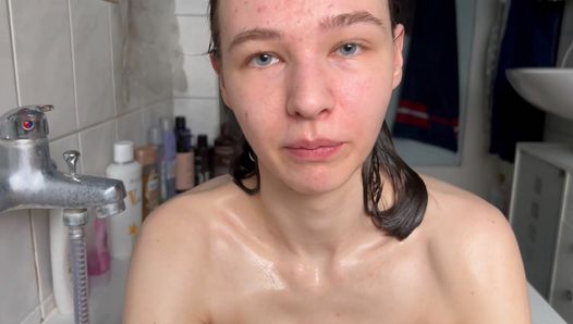 18yo very Skinny Teen Girl with small tits and large Labia fucks herself till Squirting