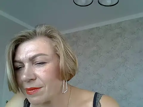 Alexandra-Rosee nude stripping on webcam for live sex video chat