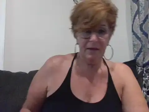 Plusizebigbooty nude stripping on webcam for live sex video chat