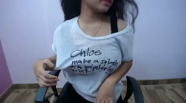 Cuttie-Pie nude stripping on webcam for live sex video chat