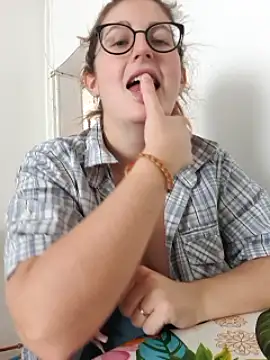 Meuhmeuhxxx nude stripping on webcam for live sex video chat