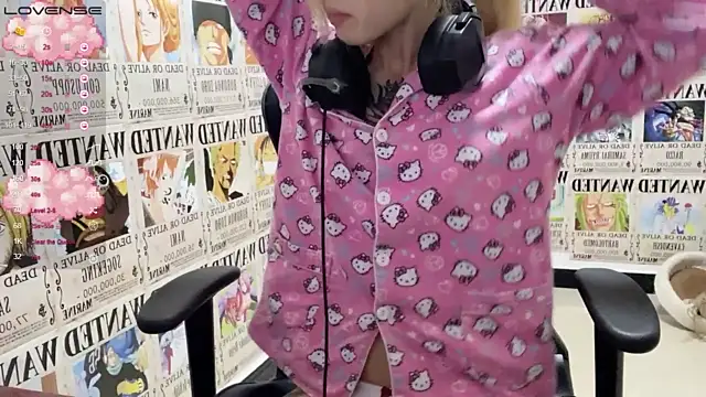 SNAKEgirlQAQ nude stripping on webcam for live sex video chat