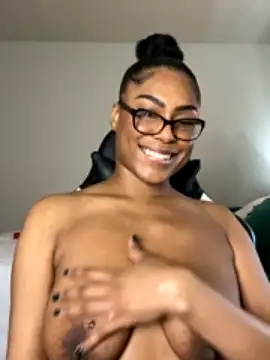 CandyLuxxx nude stripping on webcam for live sex video chat