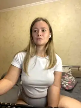 Caramelleee_ nude stripping on webcam for live sex video chat