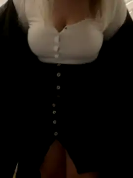 JuicyEvaa nude stripping on webcam for live sex video chat