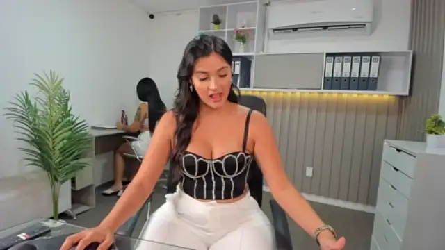 Avril_Secretary nude strip on cam for live sex chat