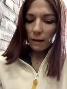 Brilliant-Queen1 nude strip on cam for live sex chat