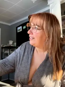Canadian_BBW nude strip on cam for live sex chat