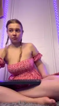 Freiiaflower nude strip on cam for live sex chat