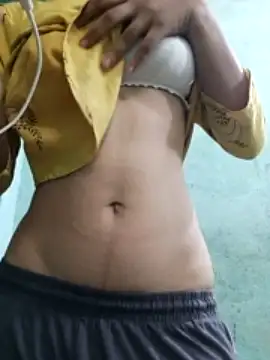 Vergingirl18 nude strip on cam for live sex chat