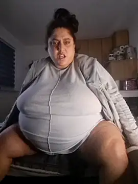 BBW-HOTTI nude strip on cam for live sex chat