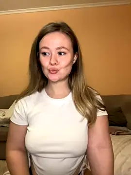 CaramelleLady nude strip on cam for live sex chat