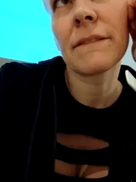 DarleenHot nude strip on cam for live sex chat