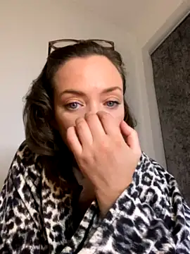 Rubyknightxxo nude strip on cam for live sex chat