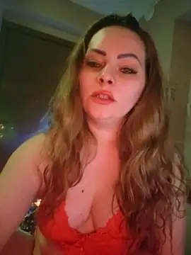 Sweet–milf nude strip on cam for live sex chat