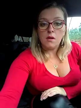 Winniess40 nude strip on cam for live sex chat