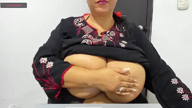 Bigboobs_es nude strip on cam for live sex chat