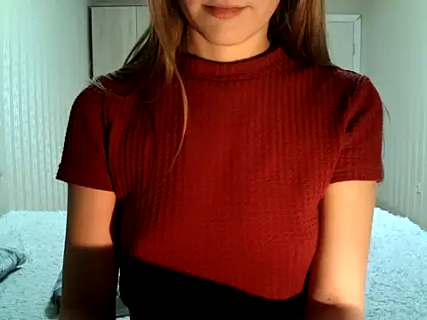 LisaPlug nude strip on cam for live sex chat