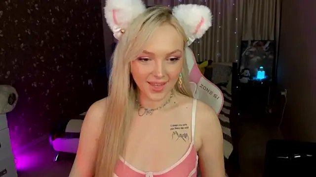 Minnie_Brie nude strip on cam for live sex chat