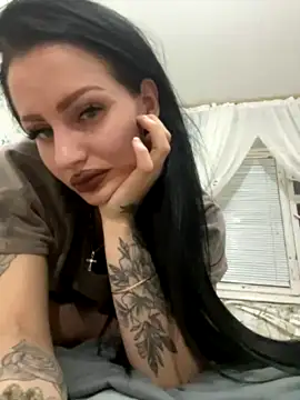 Tracey_Izzy nude strip on cam for live sex chat