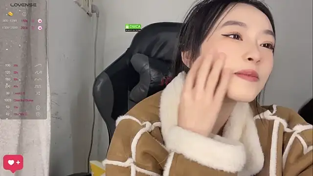 Wenwen-baby nude strip on cam for live sex chat