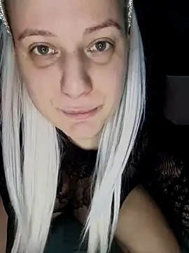 Blond_Queen nude strip on cam for live sex chat