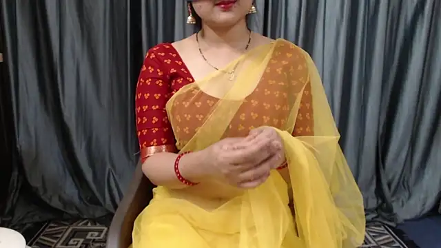Goldiwet nude strip on cam for live sex chat