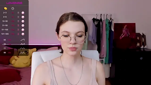 Hanna-Wow nude strip on cam for live sex chat