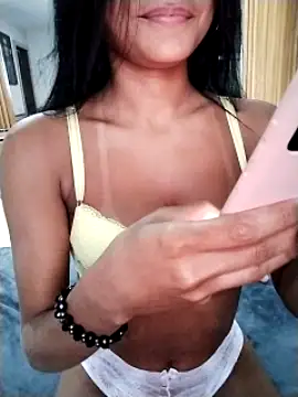 Moreninhasilva nude strip on cam for live sex chat