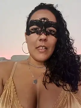 Sexxy-Lana nude strip on cam for live sex chat