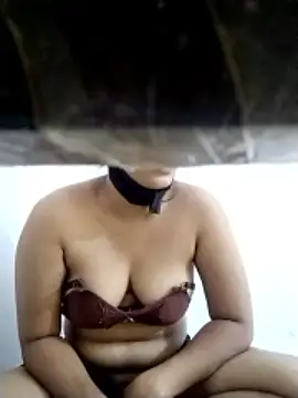 TaniyaSL nude strip on cam for live sex chat