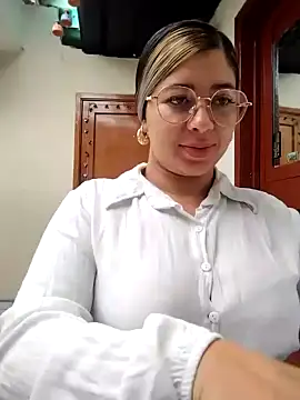 Ariana-pp03 nude strip on cam for live sex chat