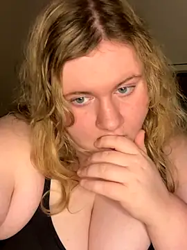 Cinnabug nude strip on cam for live sex chat