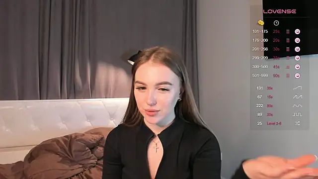 CinnaMoonf nude strip on cam for live sex chat
