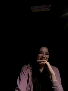 DollyDelicious nude strip on cam for live sex chat