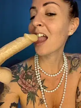 _Hornytologue_ nude strip on cam for live sex chat