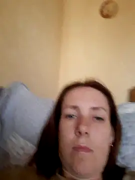 Julijuicy nude strip on cam for live sex chat