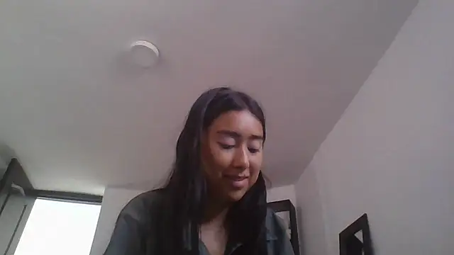 LLisa_ nude strip on cam for live sex chat