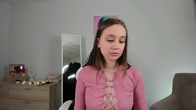 Lollydolly_18 nude strip on cam for live sex chat