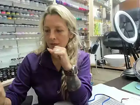 Misskat nude strip on cam for live sex chat