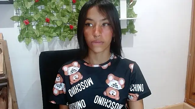 Nylaahh_ nude strip on cam for live sex chat