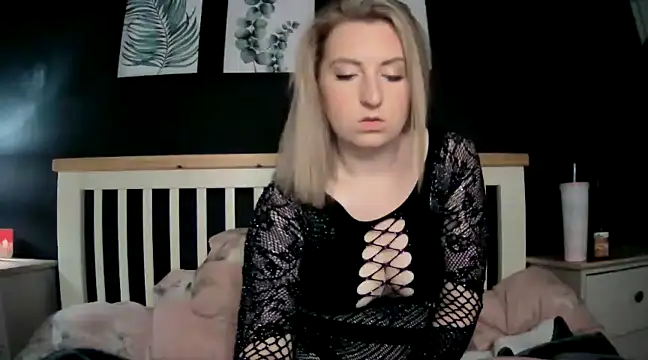 Rebeccaxxx nude strip on cam for live sex chat