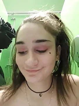 RiskyViolet nude strip on cam for live sex chat