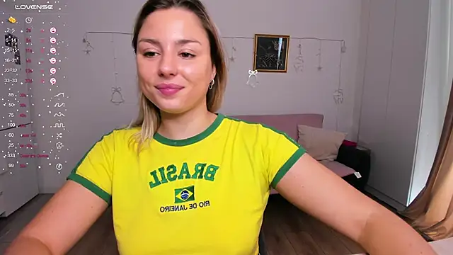 ThreeshaWhite nude strip on cam for live sex chat